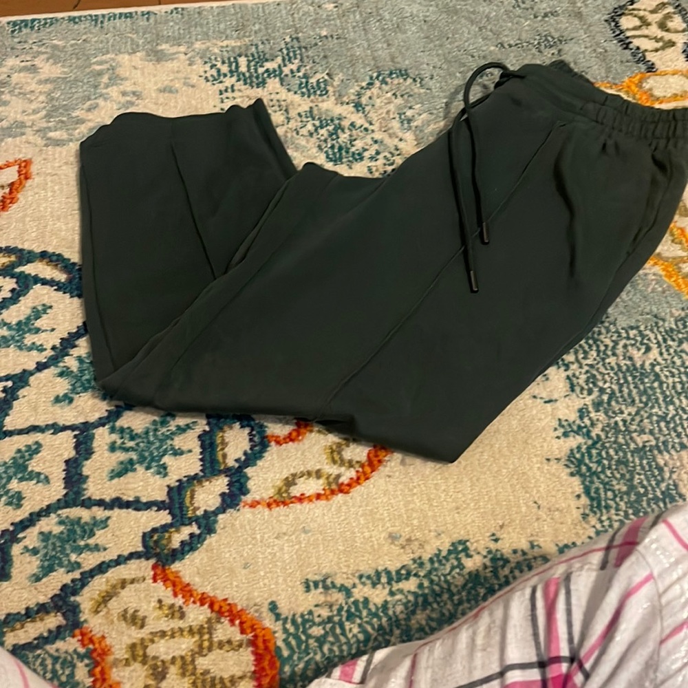 Forest Green Comfortable Crop Pants